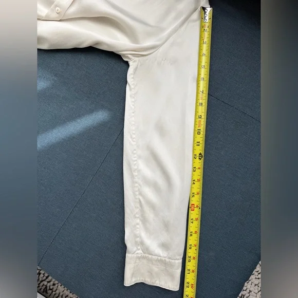 Banana Republic The Perfect Silk Shirt 100% Silk Cream Size S - Picture 14 of 14